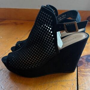 Chinese Laundry Black Cutout Wedges